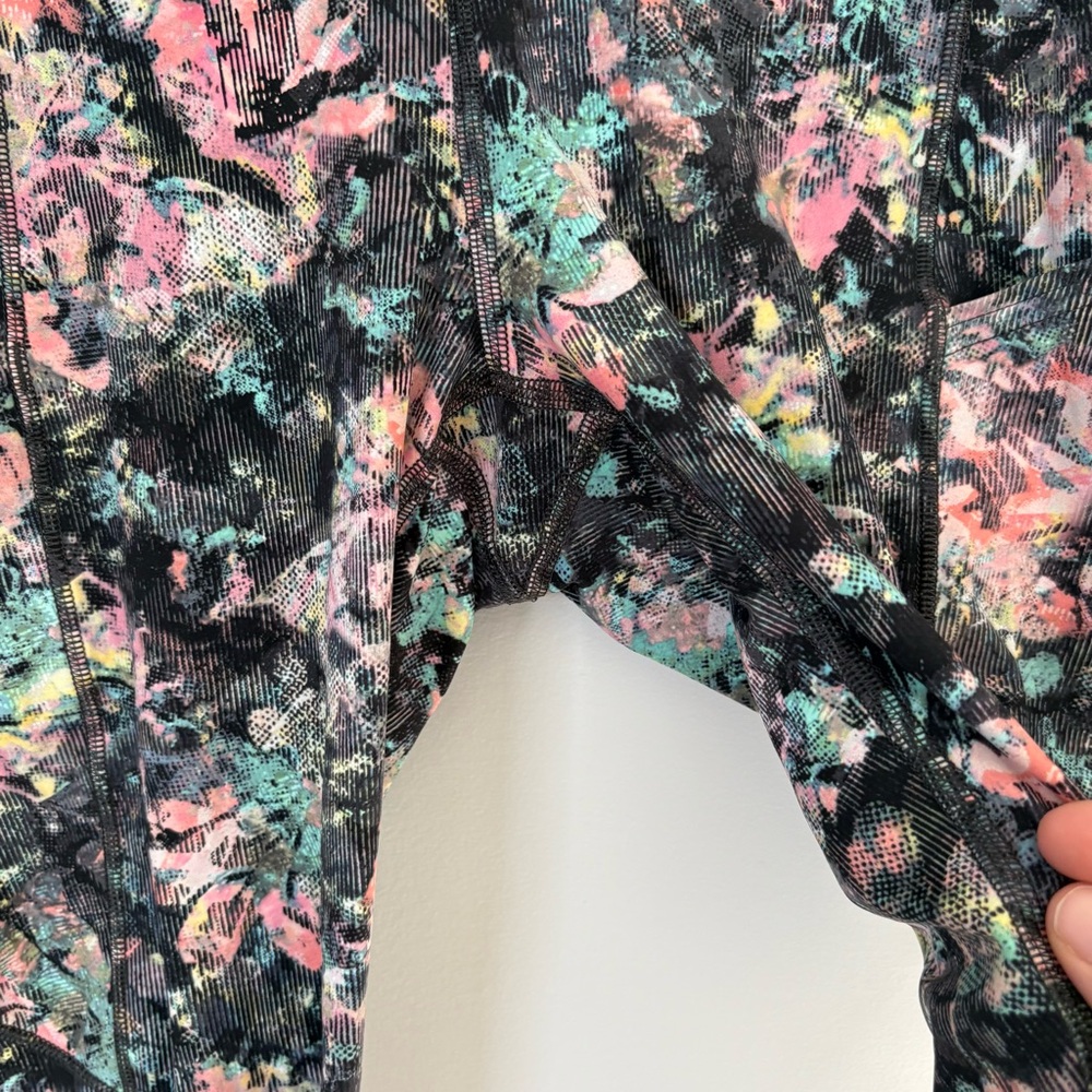 Lululemon Fast & Free Crop Leggings Size 6 Floral Abstract Side Pockets⁠ - Picture 4 of 8